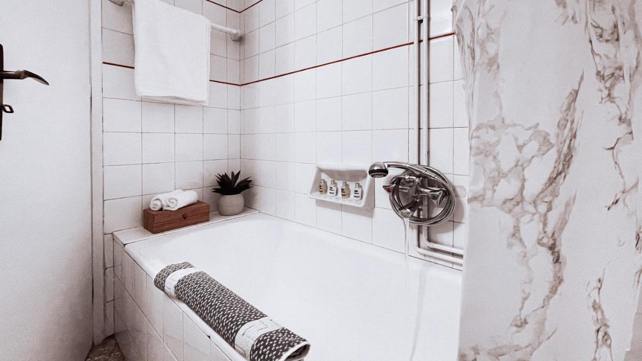 Vintage 2-Bedroom Apt In The Heart Of The City 雅典 外观 照片